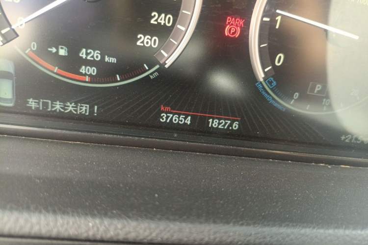 Used BMW 5 Series GT 2015 528i Leading Model Odometer Close Up