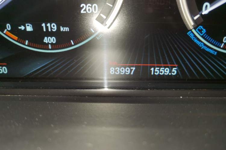 Used BMW 5 Series GT 2015 528i Leading Model Odometer Close Up