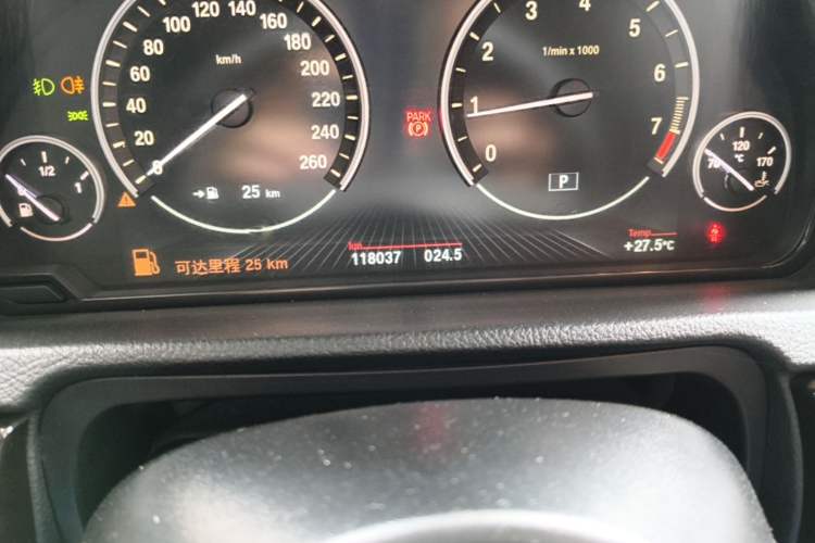 Used BMW 5 Series GT 2015 528i Luxury Edition Odometer Close Up