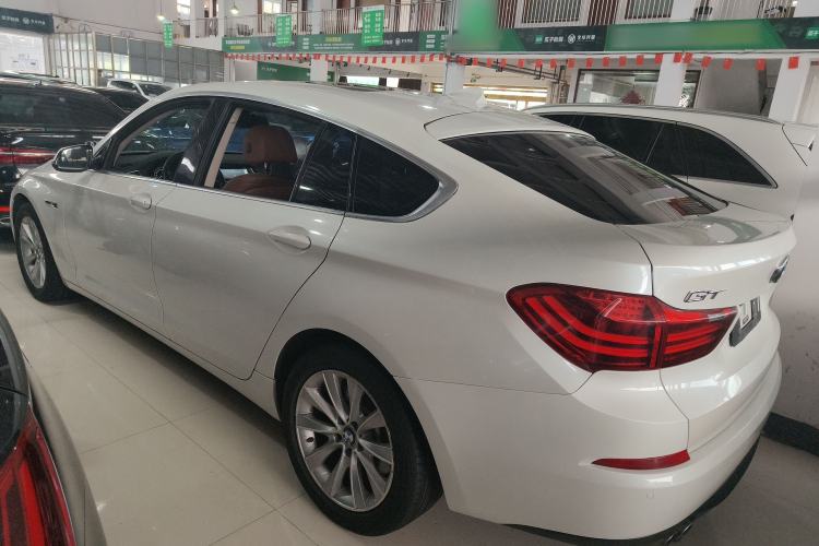 Used BMW 5 Series GT 2015 528i Leading Model Rear Left 45 Deg