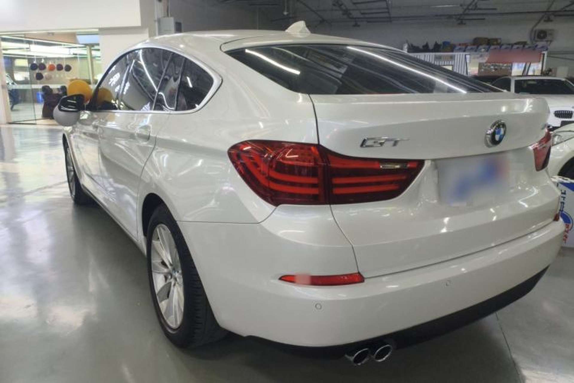 Used BMW 5 Series GT 2015 528i Leading Model Rear Left 45 Deg
