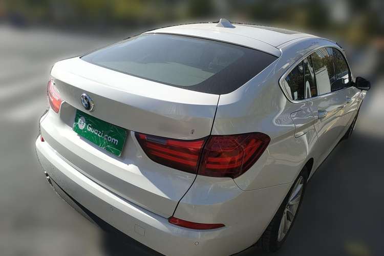 Used BMW 5 Series GT 2015 528i Leading Model Rear Right 45 Deg