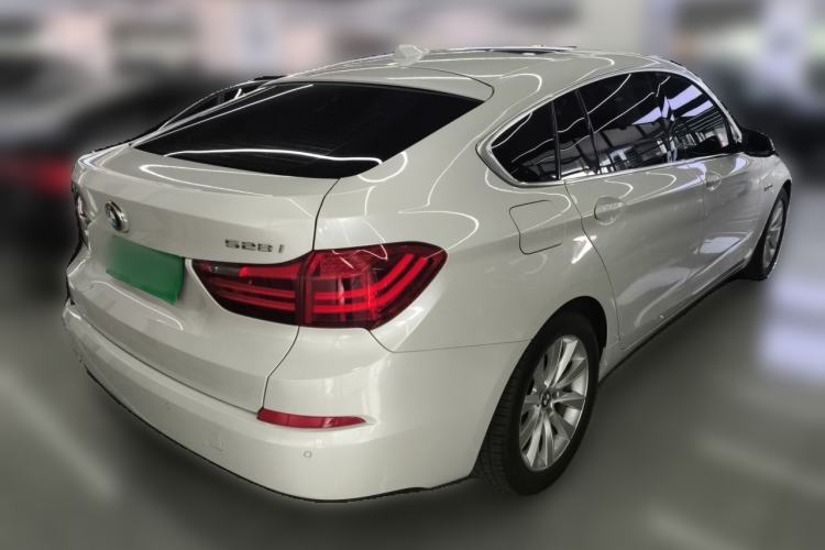 Used BMW 5 Series GT 2015 528i Leading Model Rear Right 45 Deg