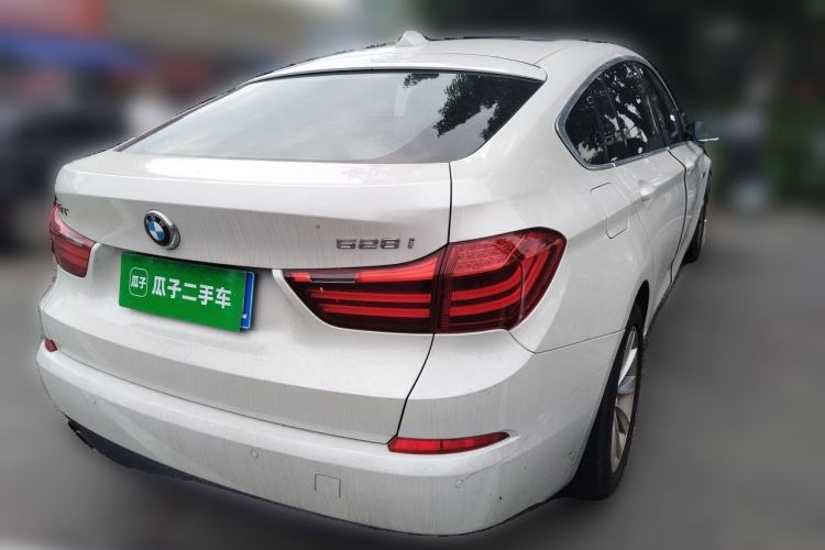 Used BMW 5 Series GT 2015 528i Leading Model Rear Right 45 Deg