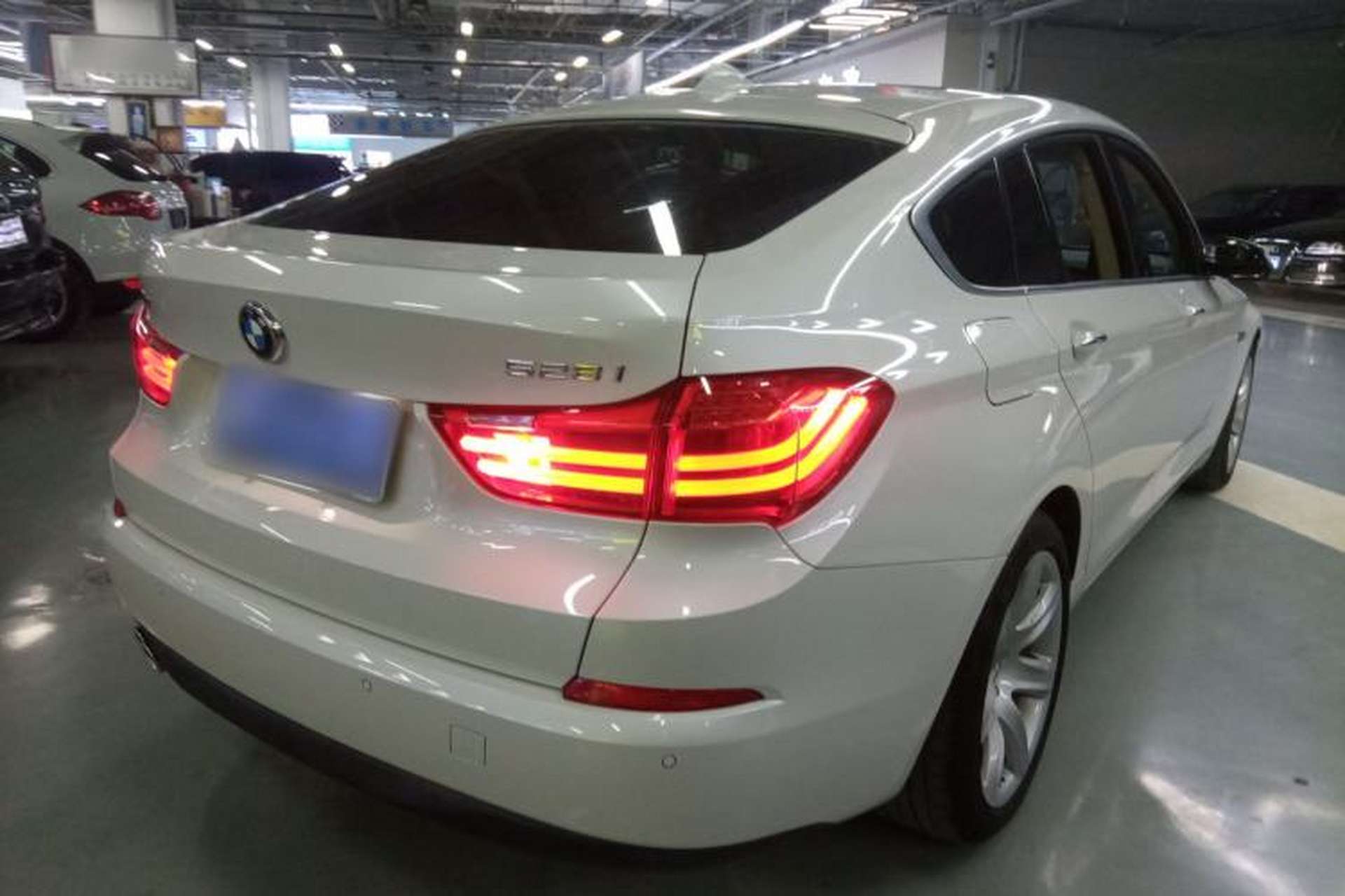 Used BMW 5 Series GT 2015 528i Leading Model Rear Right 45 Deg