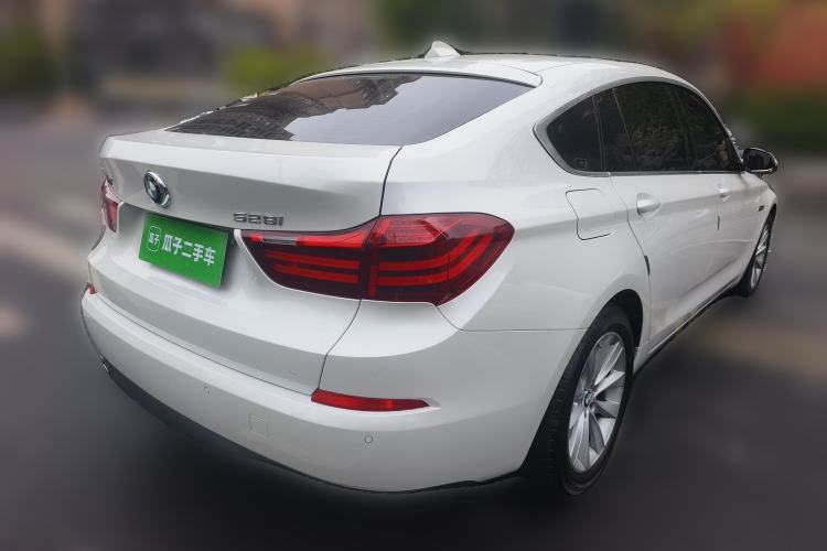 Used BMW 5 Series GT 2015 528i Leading Model Rear Right 45 Deg