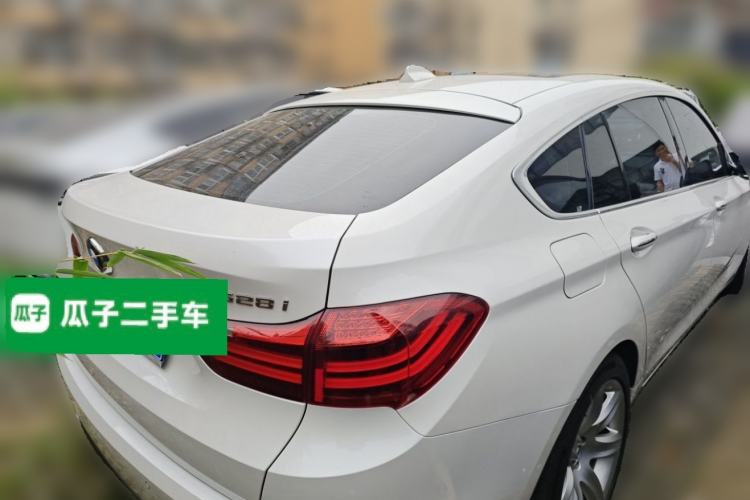 Used BMW 5 Series GT 2015 528i Leading Model Rear Right 45 Deg