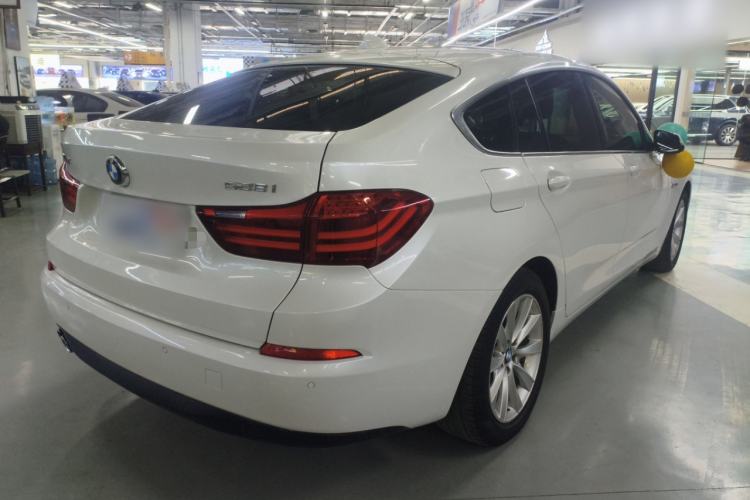 Used BMW 5 Series GT 2015 528i Leading Model Rear Right 45 Deg