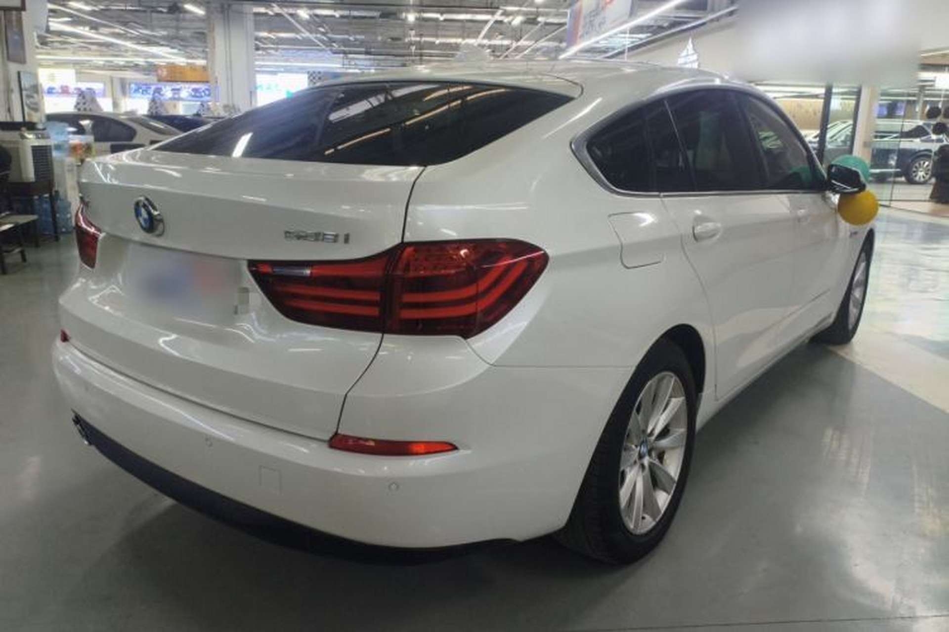 Used BMW 5 Series GT 2015 528i Leading Model Rear Right 45 Deg