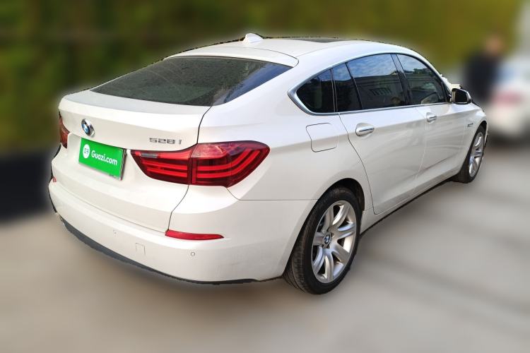 Used BMW 5 Series GT 2015 528i Leading Model Rear Right 45 Deg