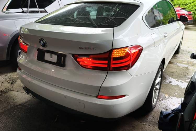 Used BMW 5 Series GT 2015 528i Luxury Edition Rear Right 45 Deg