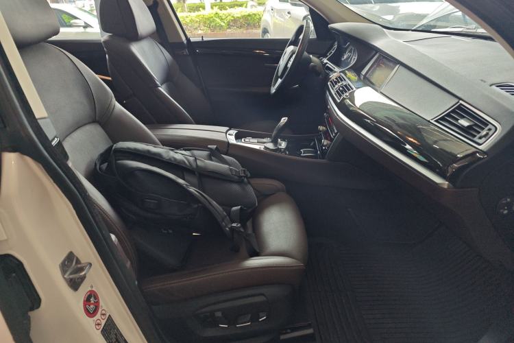 Used BMW 5 Series GT 2015 528i Luxury Edition Right Front Seat