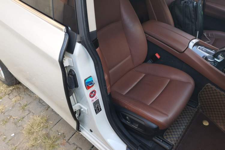 Used BMW 5 Series GT 2015 528i Leading Model Right Front Seat