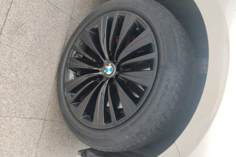 Used BMW 5 Series GT 2015 528i Luxury Edition Right Front Wheel Hub