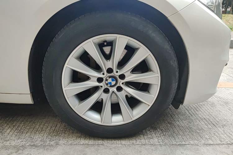 Used BMW 5 Series GT 2015 528i Leading Model Right Front Wheel Hub