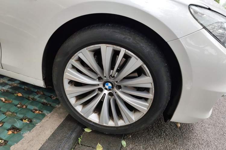 Used BMW 5 Series GT 2015 528i Luxury Edition Right Front Wheel Hub