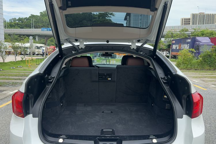 Used BMW 5 Series GT 2015 528i Leading Model Trunk