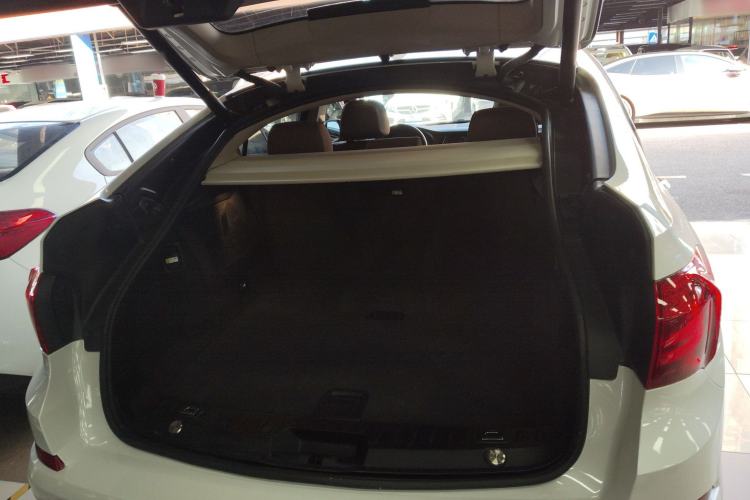 Used BMW 5 Series GT 2015 535i Leading Model Trunk
