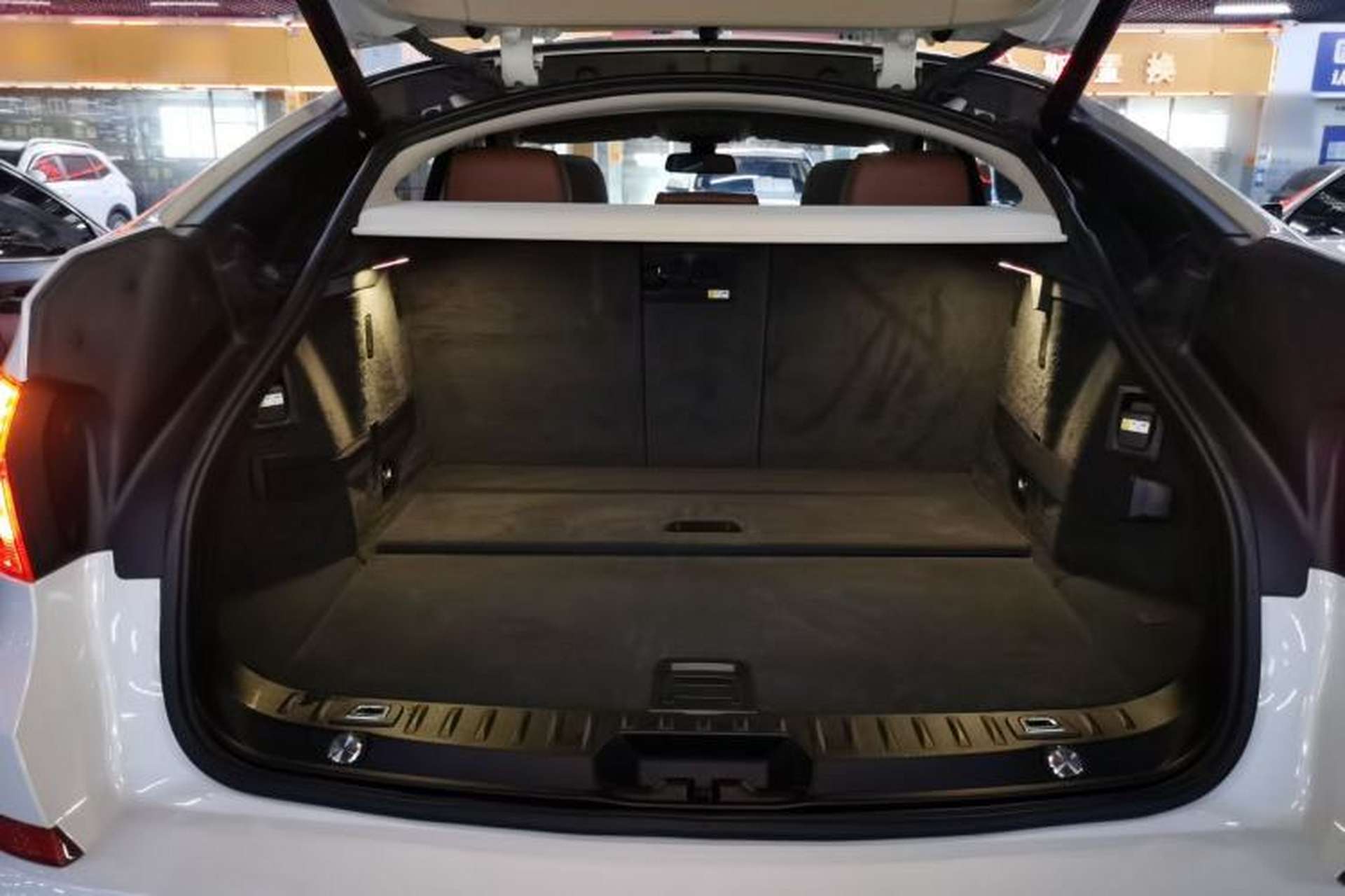 Used BMW 5 Series GT 2015 528i Leading Model Trunk