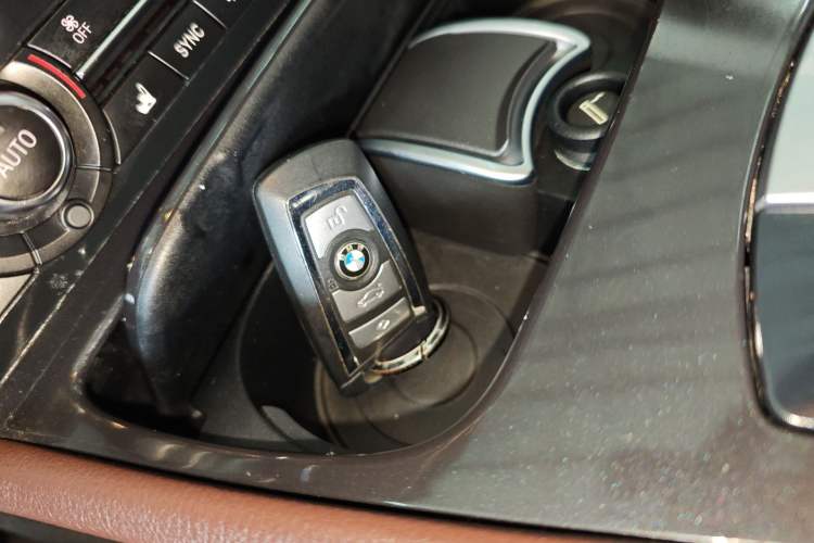 Used BMW 5 Series GT 2015 528i Luxury Edition Vehicle Key