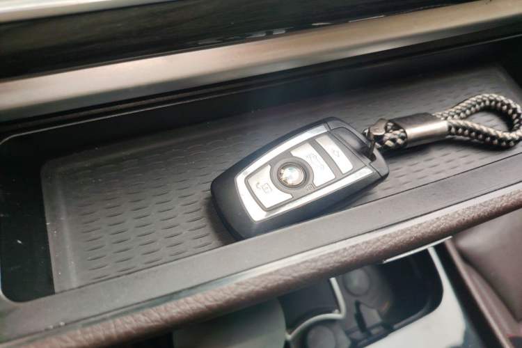 Used BMW 5 Series GT 2015 528i Luxury Edition Vehicle Key