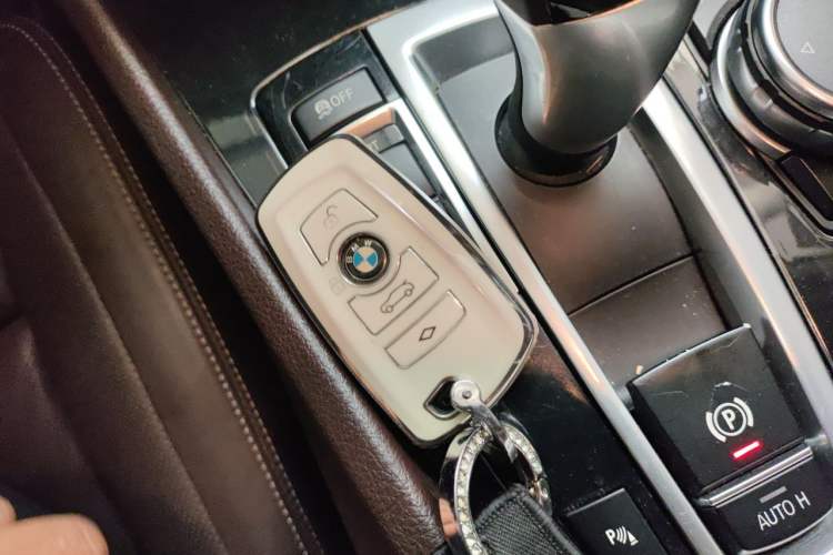 Used BMW 5 Series GT 2015 528i Luxury Edition Vehicle Key