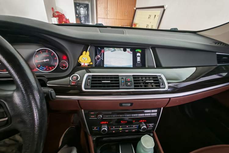 Used BMW 5 Series GT 2017 528i Leading Model Audio And AC Panel