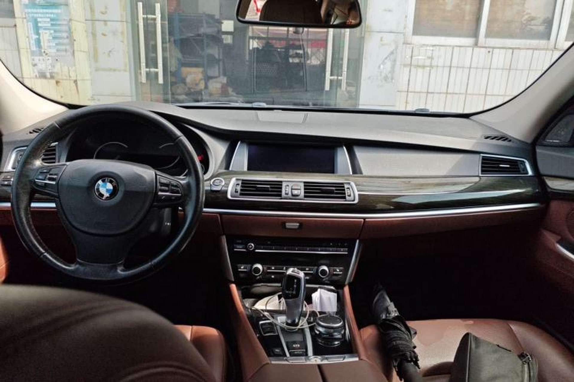 Used BMW 5 Series GT 2017 528i Leading Model Center Console