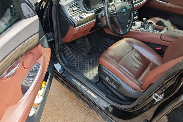 Used BMW 5 Series GT 2017 528i Leading Model Driver Seat