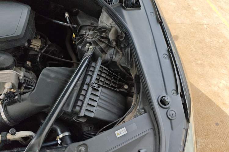 Used BMW 5 Series GT 2017 528i Leading Model Engine Bay Left