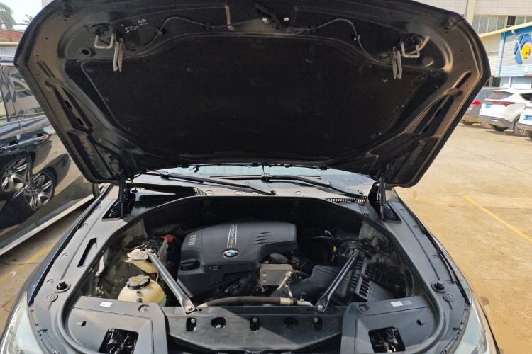 Used BMW 5 Series GT 2017 528i Leading Model Engine Bay
