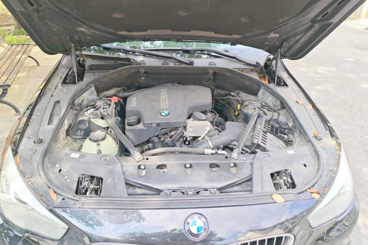 Used BMW 5 Series GT 2017 528i Leading Model Engine Bay