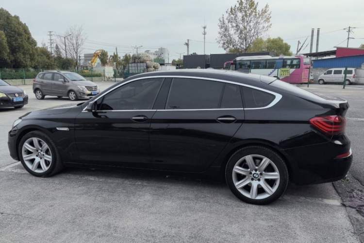 Used BMW 5 Series GT 2017 528i Leading Model Exterior 3
