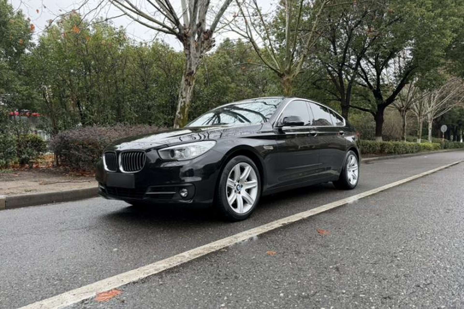 Used BMW 5 Series GT 2017 528i Leading Model Front Left 45 Deg