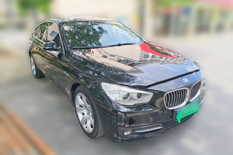 Used BMW 5 Series GT 2017 528i Leading Model Front Right 45 Deg