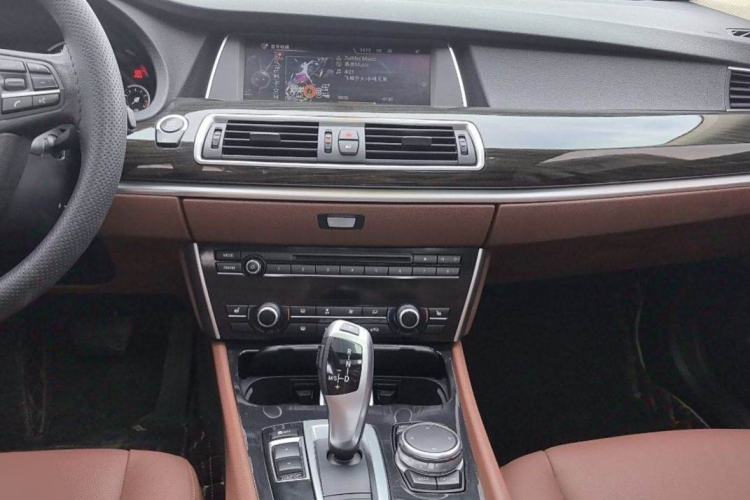 Used BMW 5 Series GT 2017 528i Leading Model Interior 2