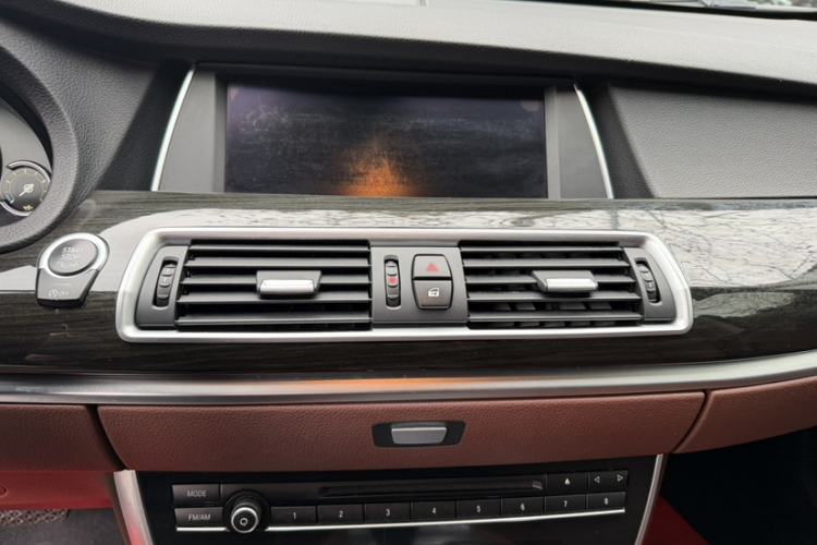 Used BMW 5 Series GT 2017 528i Leading Model Interior 3