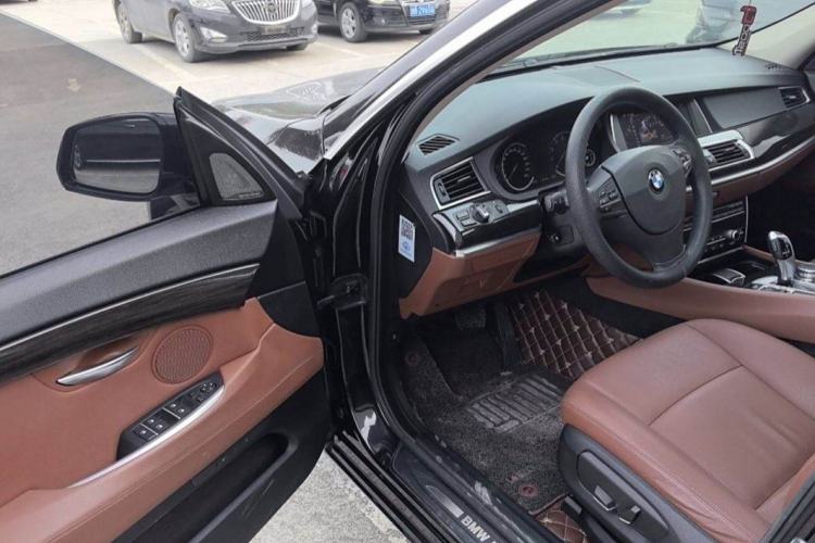 Used BMW 5 Series GT 2017 528i Leading Model Interior 3