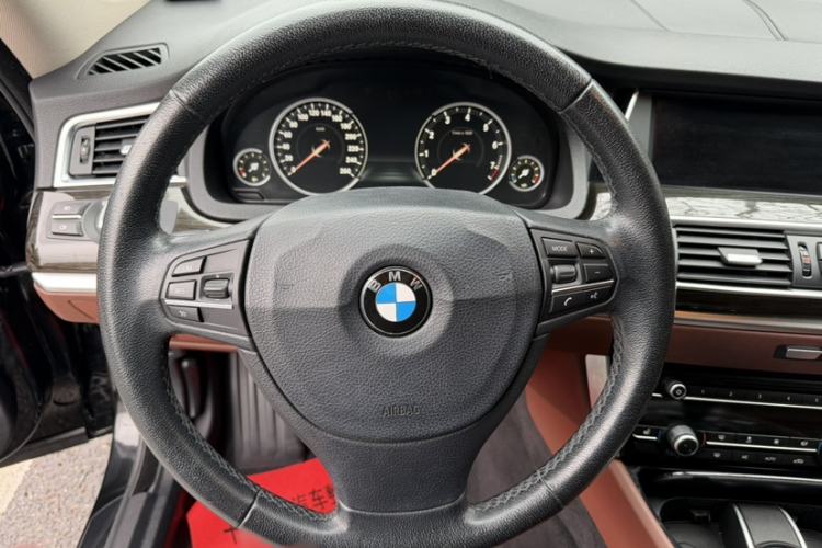 Used BMW 5 Series GT 2017 528i Leading Model Interior 4