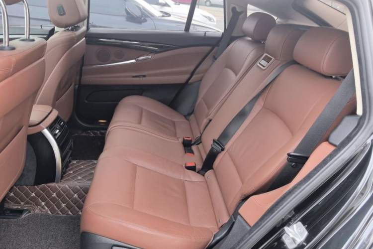 Used BMW 5 Series GT 2017 528i Leading Model Interior 4