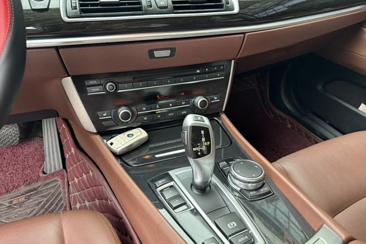 Used BMW 5 Series GT 2017 528i Leading Model Interior 5