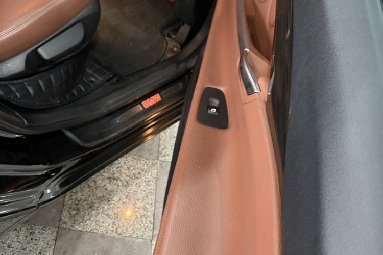 Used BMW 5 Series GT 2017 528i Leading Model Interior 6