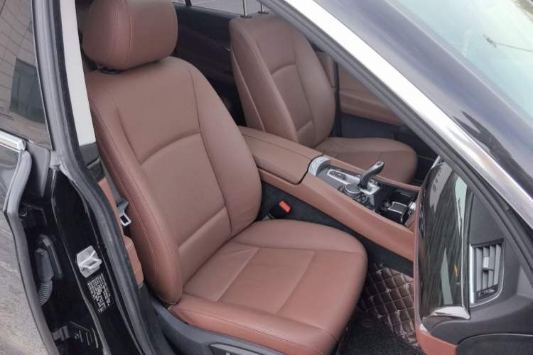 Used BMW 5 Series GT 2017 528i Leading Model Interior 6
