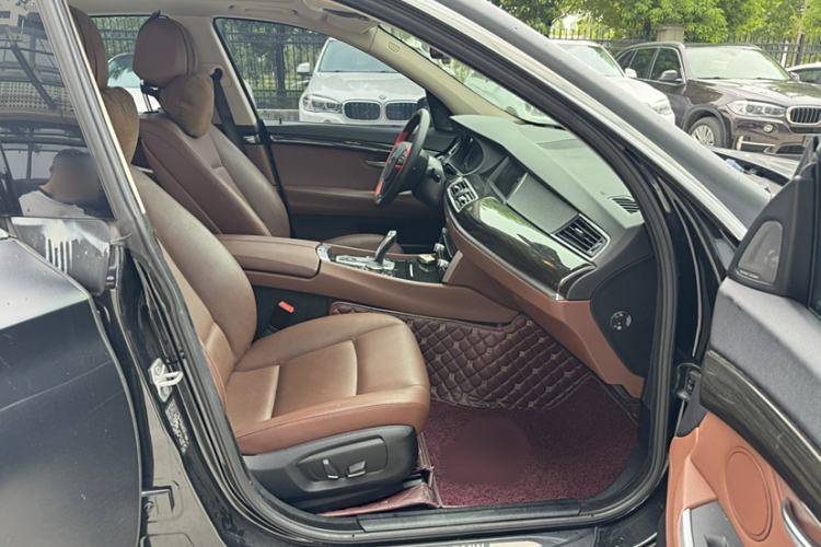 Used BMW 5 Series GT 2017 528i Leading Model Interior 8