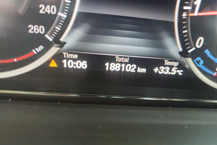 Used BMW 5 Series GT 2017 528i Leading Model Odometer Close Up