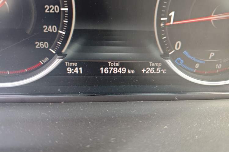 Used BMW 5 Series GT 2017 528i Leading Model Odometer Close Up