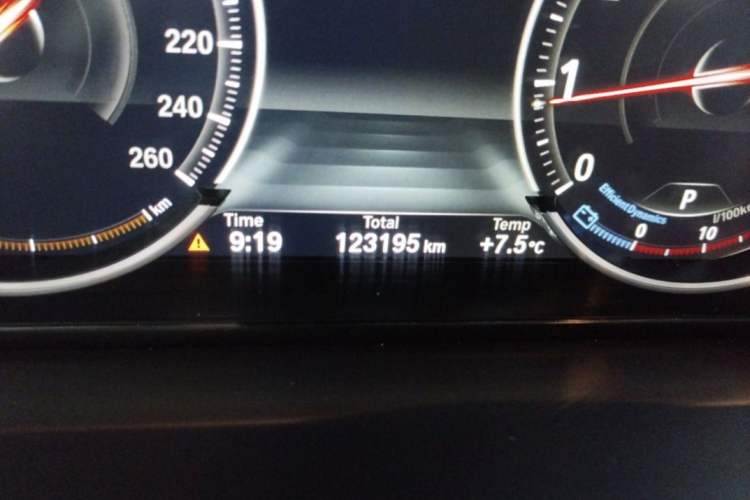 Used BMW 5 Series GT 2017 528i Leading Model Odometer Close Up