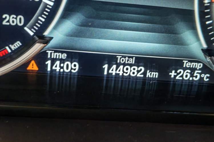 Used BMW 5 Series GT 2017 528i Leading Model Odometer Close Up