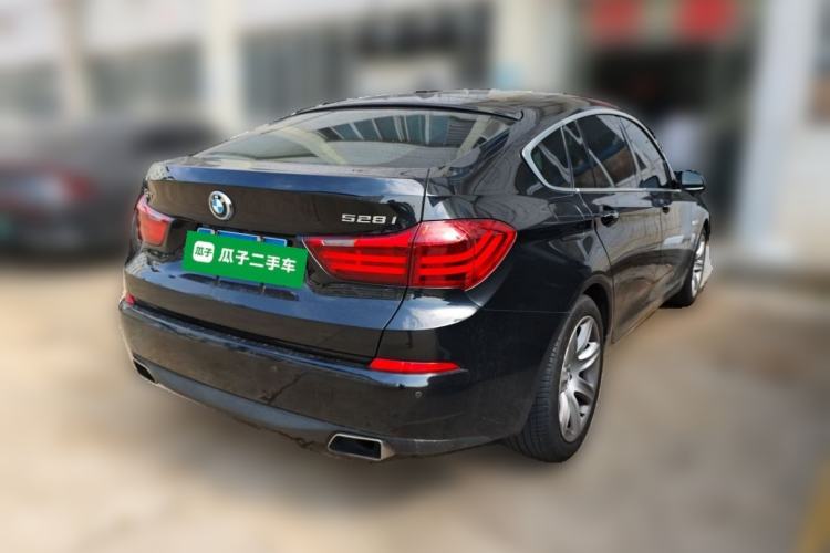 Used BMW 5 Series GT 2017 528i Leading Model Rear Right 45 Deg