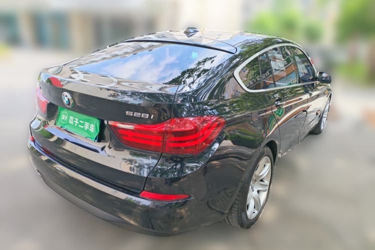 Used BMW 5 Series GT 2017 528i Leading Model Rear Right 45 Deg